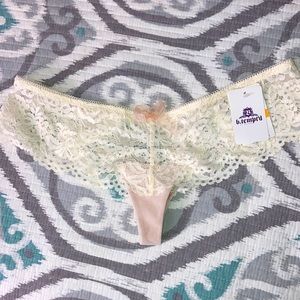 NWT b.tempted lace thongs size small